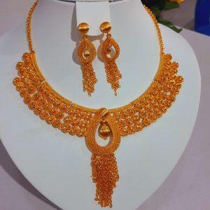 Royal Gold Cascading Teardrop Jewelry Set.
