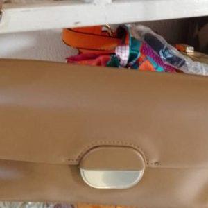 Elegant Tan Shoulder Bag with Metallic Clasp