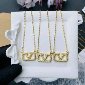Elegant Gold-Tone Crystal Pendant Necklace